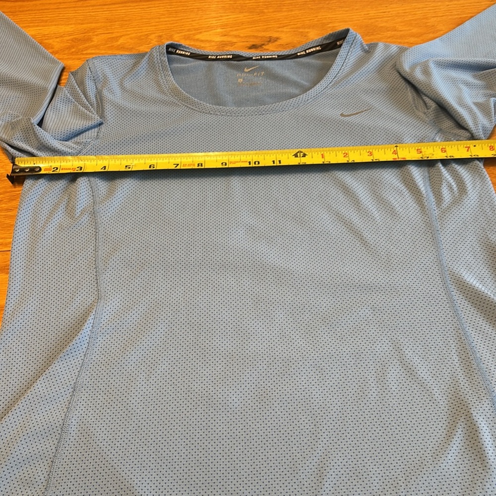 Nike Women’s Black and Blue Leggings with Light Blue Short Sleeve Top - Picture 7 of 11
